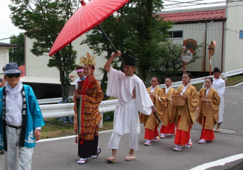 ８月２日　湯の女神様が楽泉園の藤の湯に献湯しました