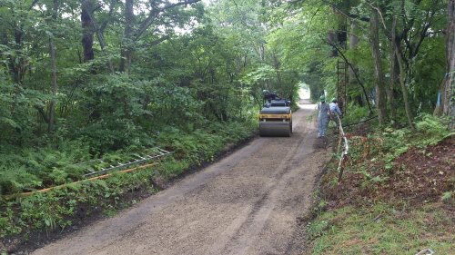 ８月１０日　８月２６日、道路の補修をしました